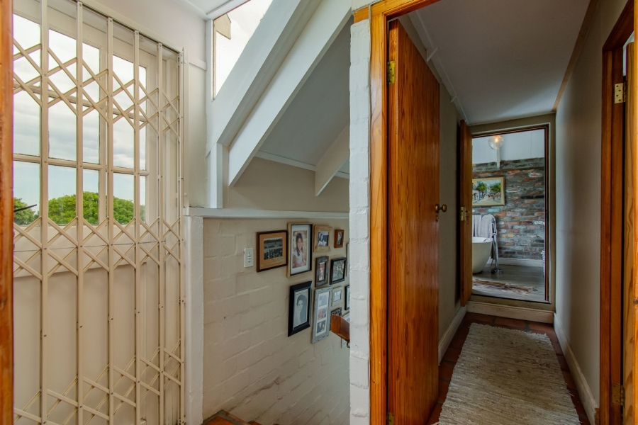 To Let 4 Bedroom Property for Rent in Somerset West Western Cape